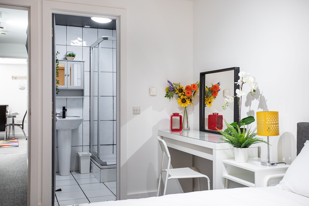 malone crescent apartment