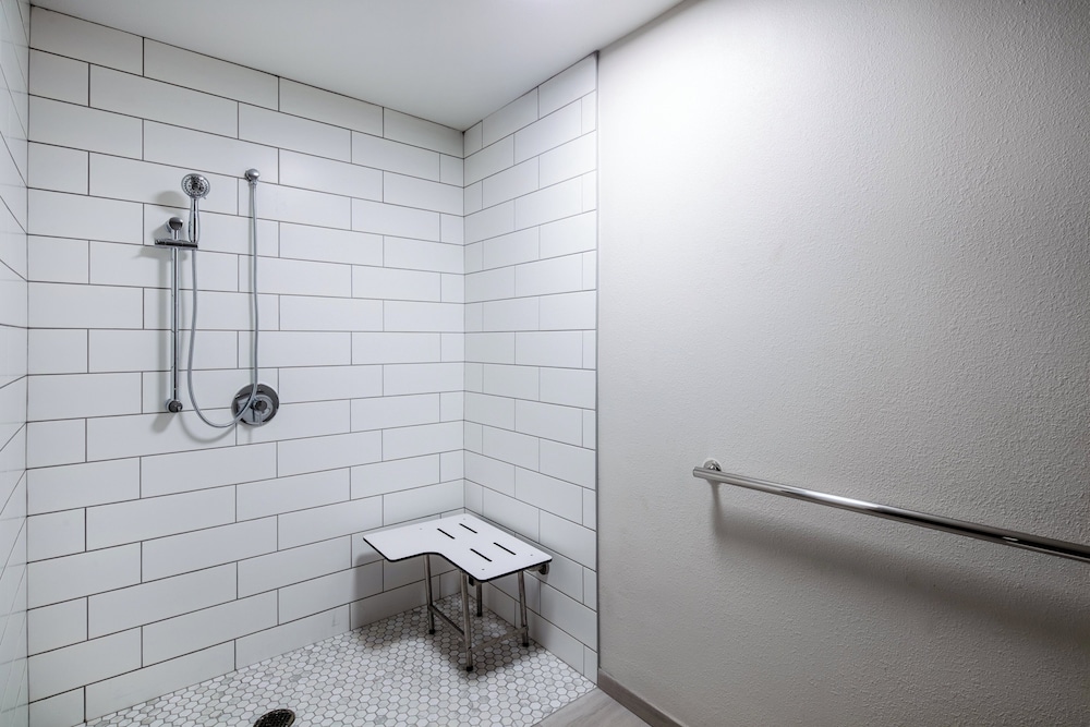 holiday inn express and suites turlock by ihg