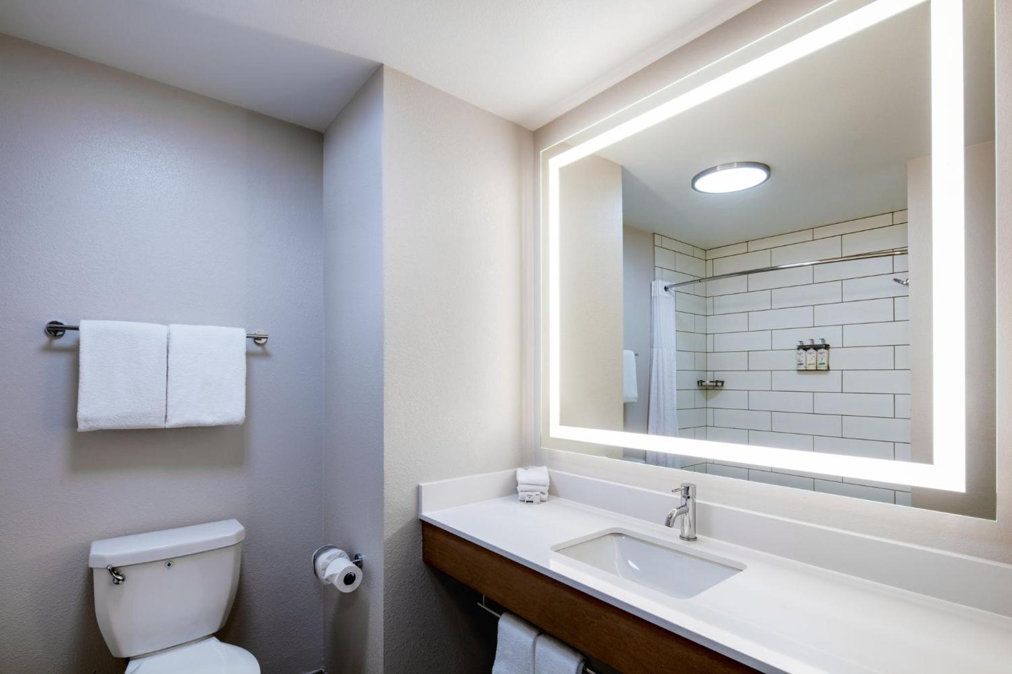 holiday inn express and suites turlock by ihg
