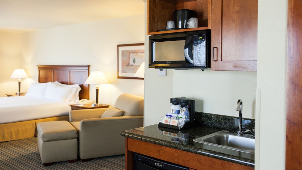 holiday inn express and suites turlock by ihg