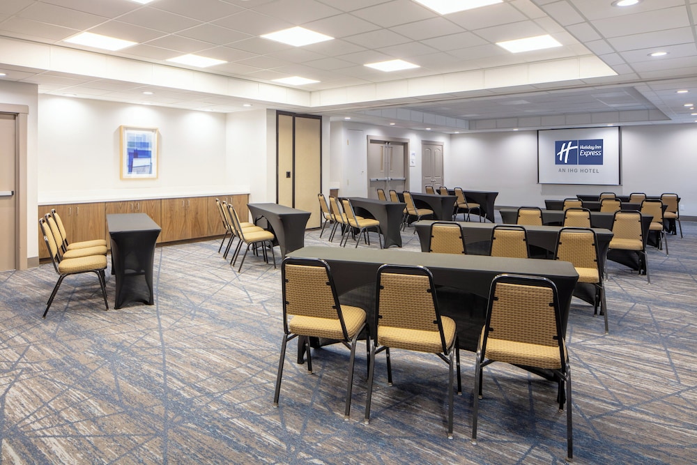 holiday inn express and suites turlock by ihg