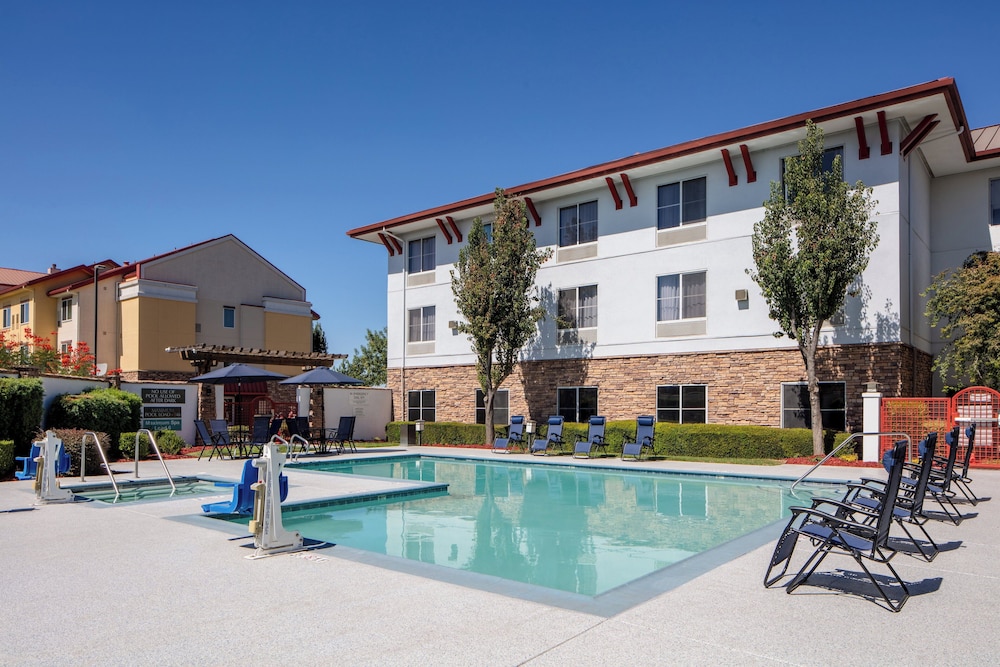 holiday inn express and suites turlock by ihg