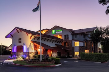 holiday inn express and suites turlock by ihg