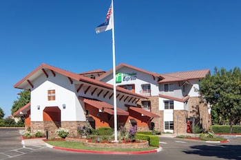 holiday inn express and suites turlock by ihg