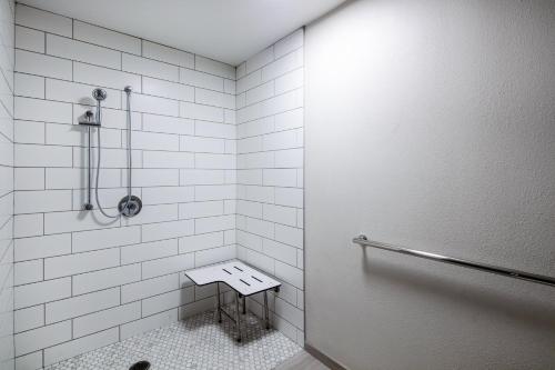 holiday inn express and suites turlock by ihg
