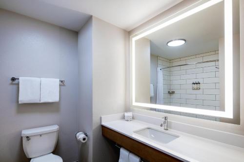 holiday inn express and suites turlock by ihg
