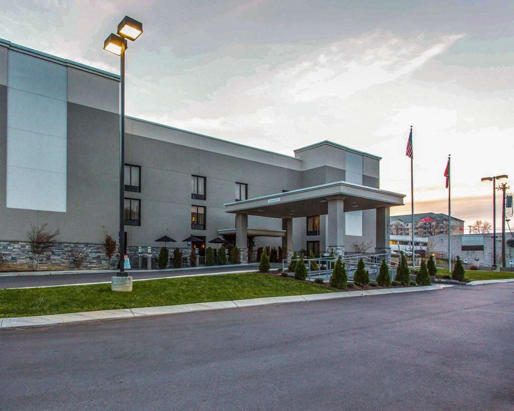 quality suites nashville airport