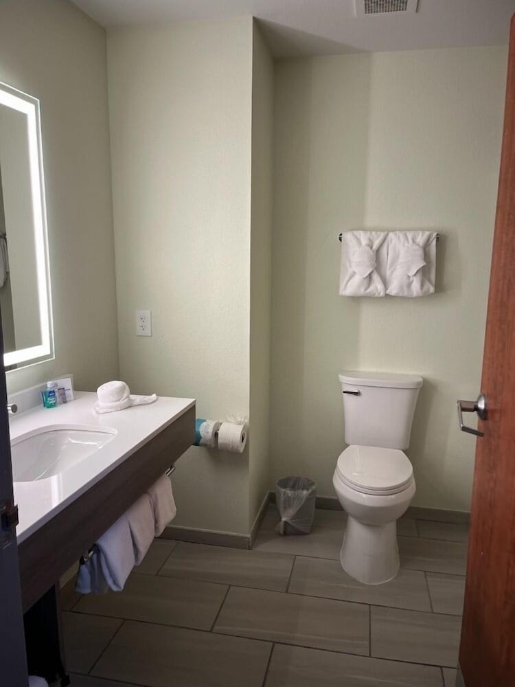 holiday inn express and suites loveland by ihg