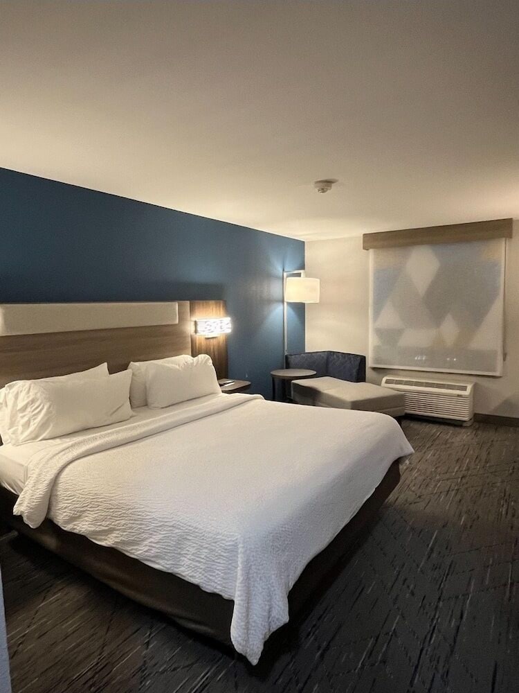 holiday inn express and suites loveland by ihg