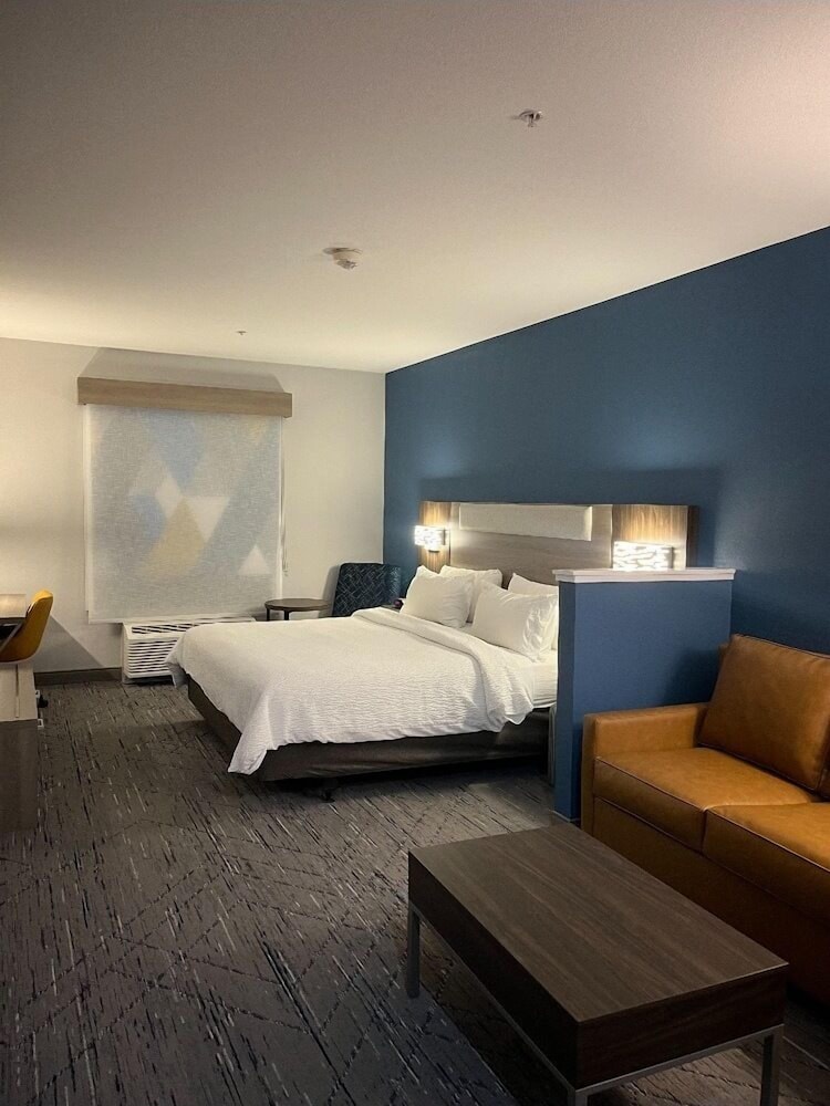holiday inn express and suites loveland by ihg