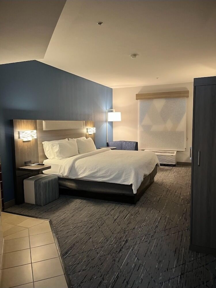 holiday inn express and suites loveland by ihg
