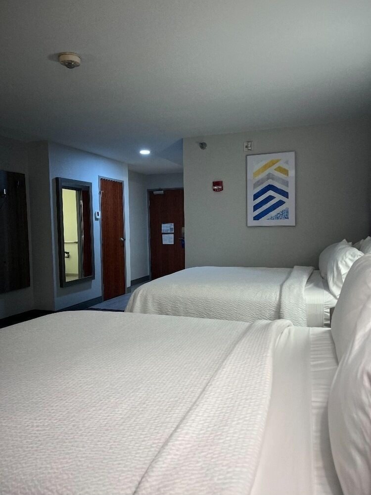 holiday inn express and suites loveland by ihg