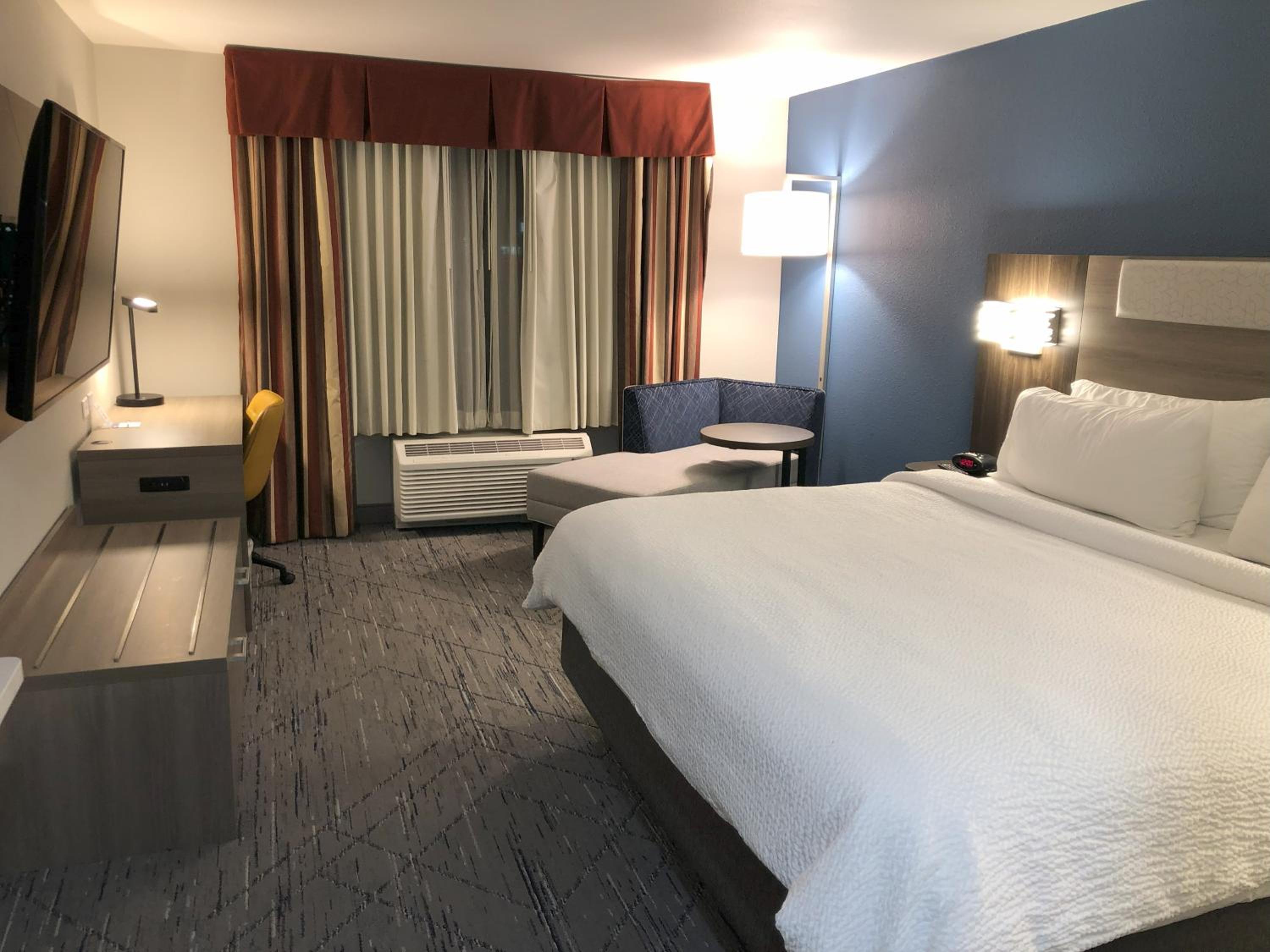 holiday inn express and suites loveland by ihg