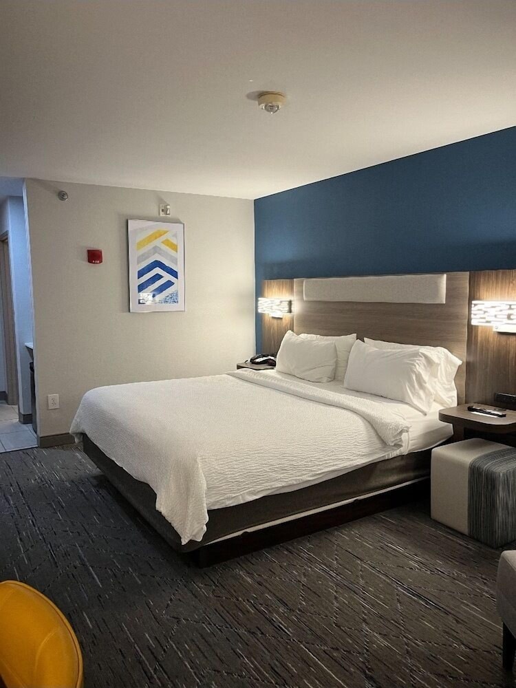 holiday inn express and suites loveland by ihg