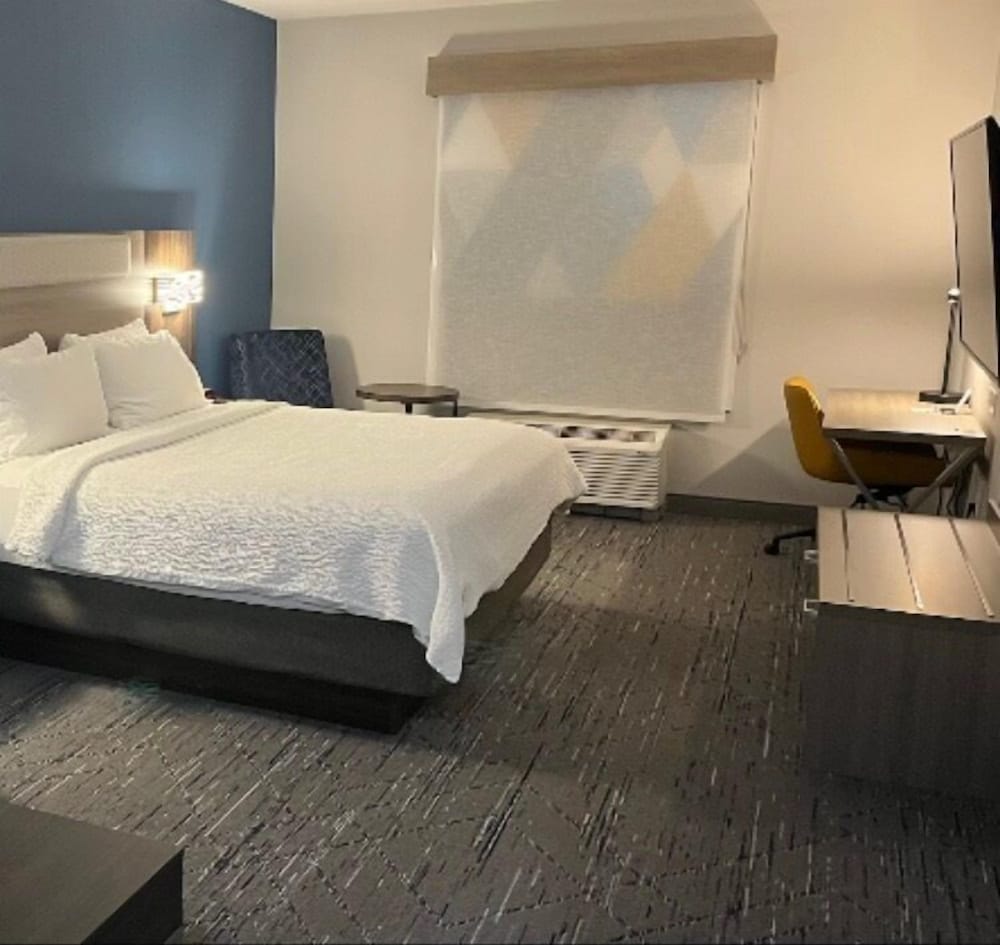 holiday inn express and suites loveland by ihg