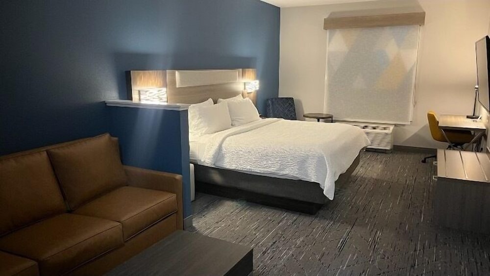 holiday inn express and suites loveland by ihg