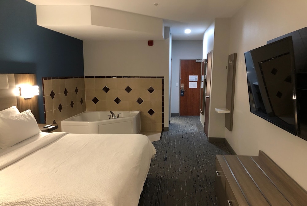 holiday inn express and suites loveland by ihg