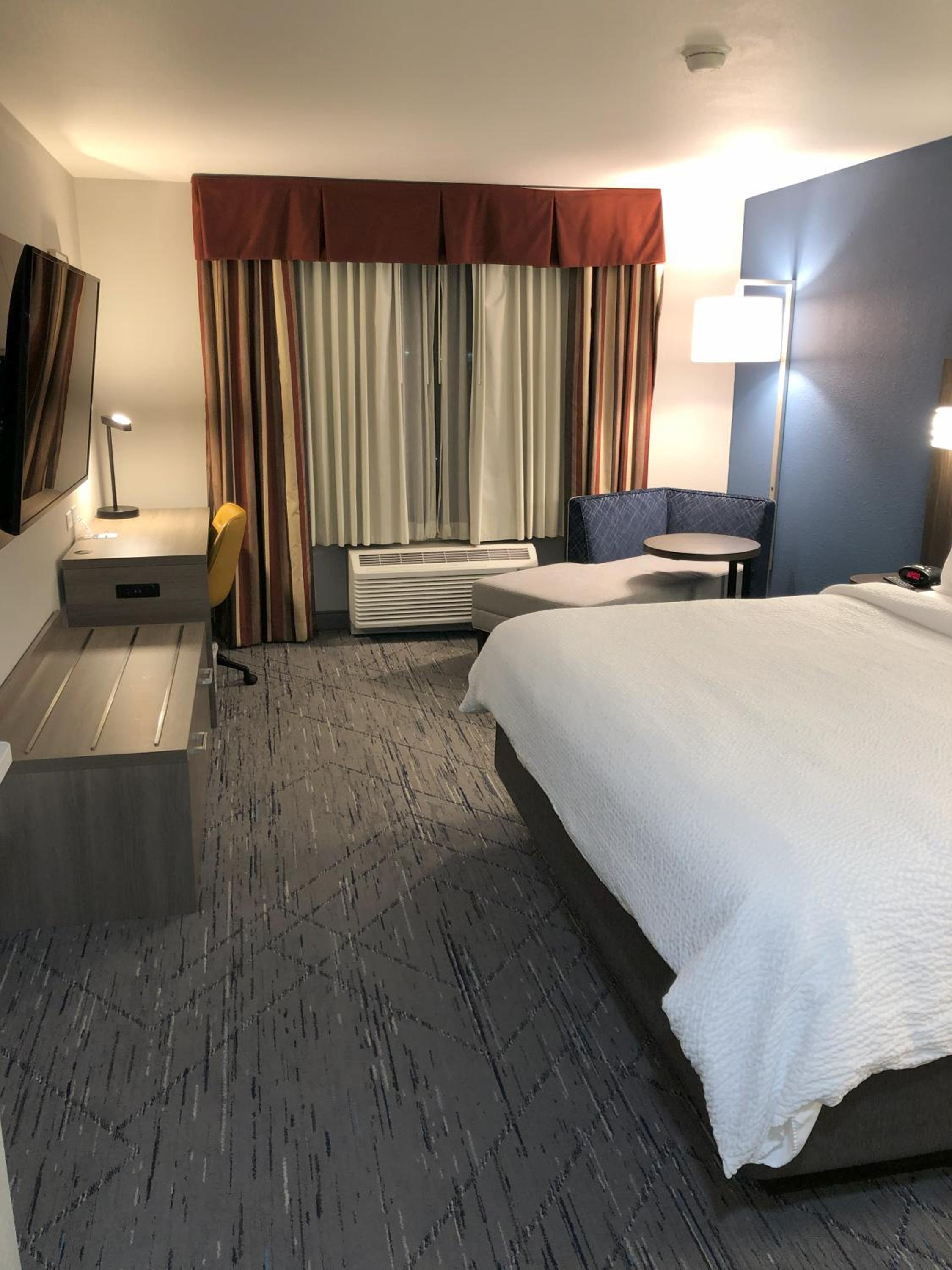 holiday inn express and suites loveland by ihg
