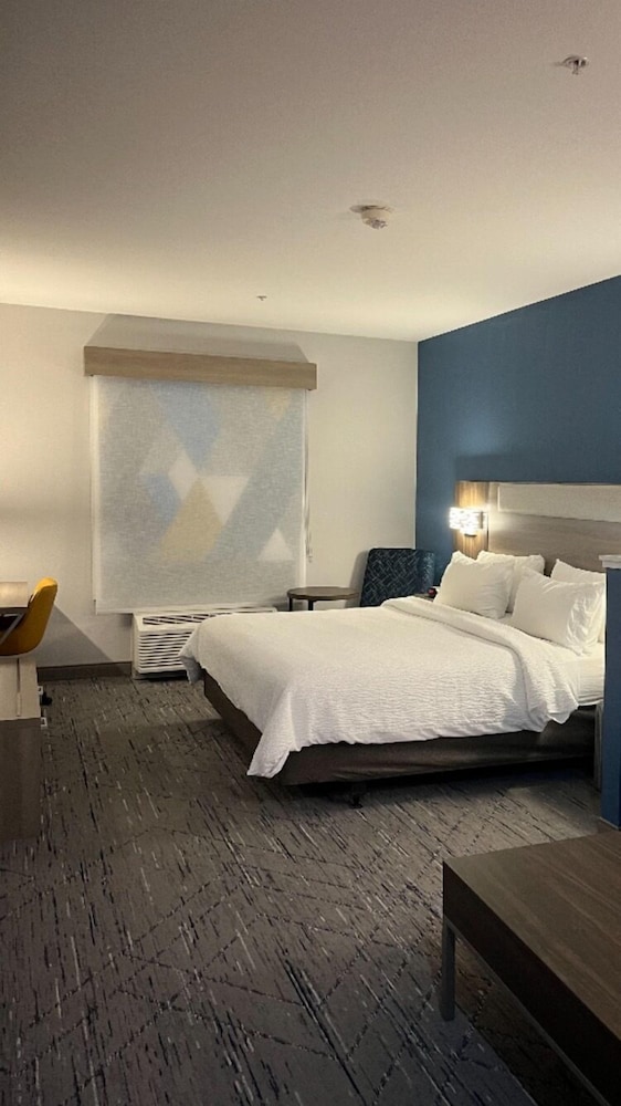 holiday inn express and suites loveland by ihg