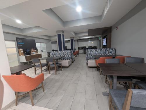 holiday inn express and suites loveland by ihg