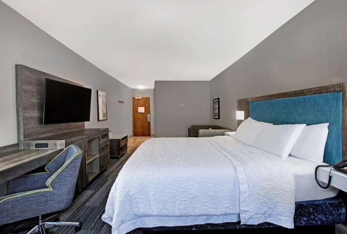 hampton inn westfield