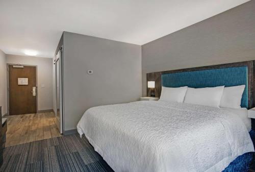 hampton inn westfield