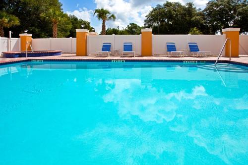 holiday inn express hotel and suites brooksville by ihg