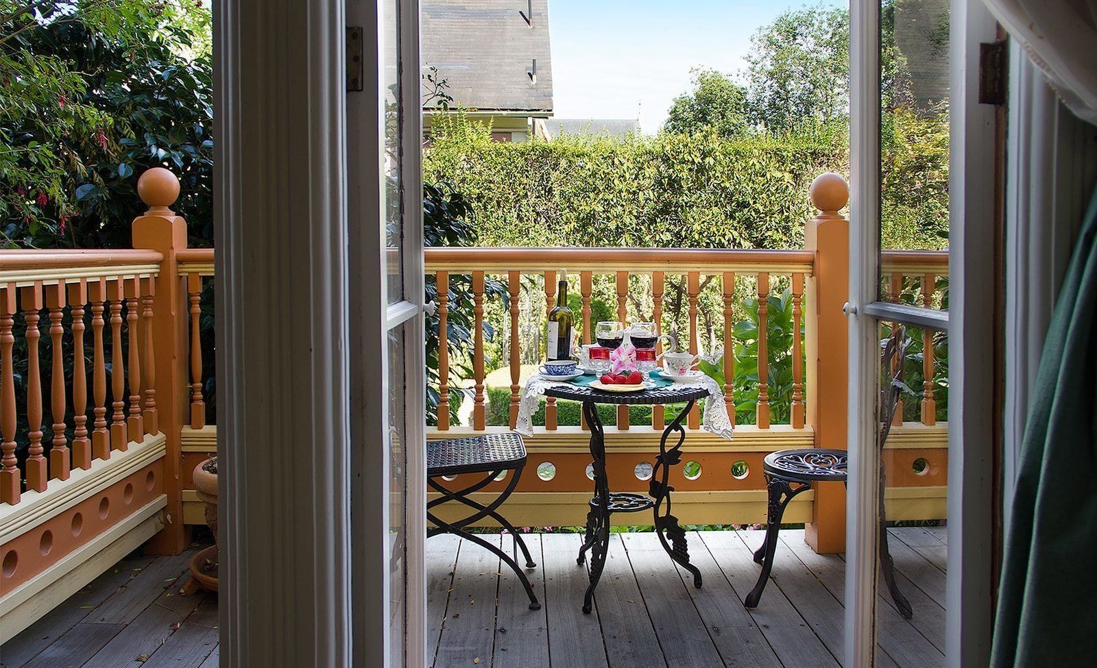 gingerbread mansion inn