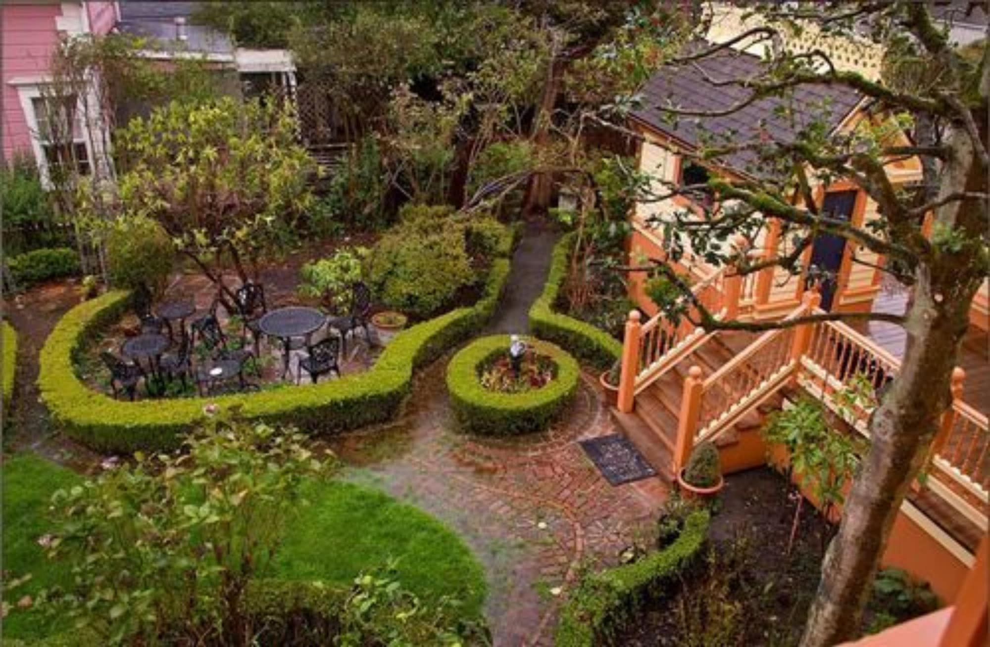 gingerbread mansion inn