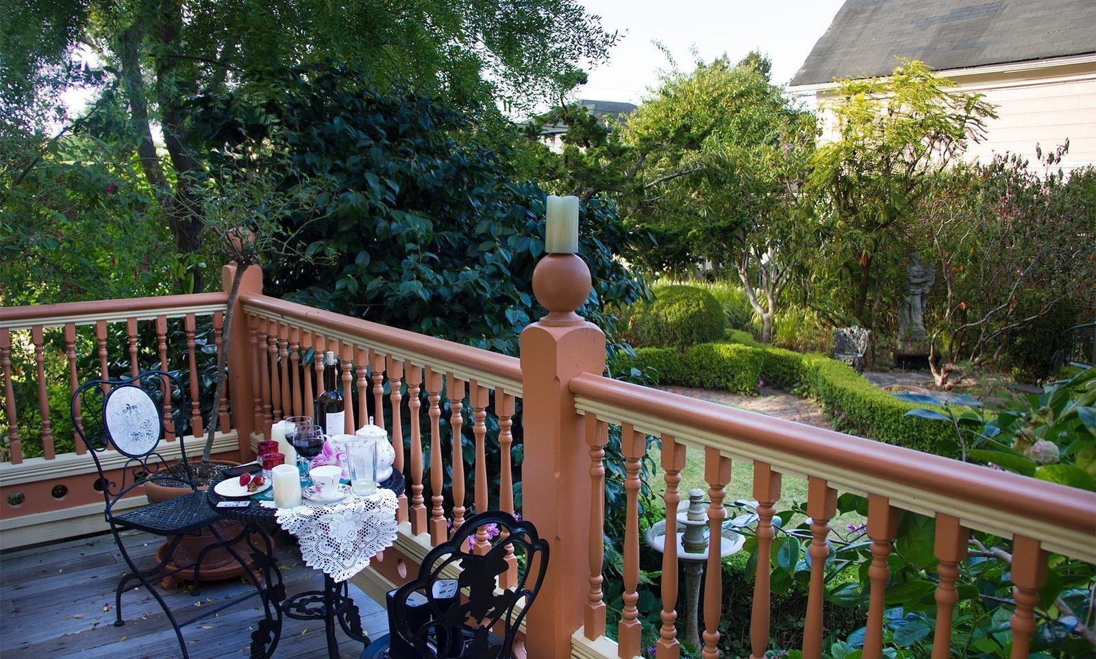 Gingerbread Mansion Inn,Near Ferndale Historic Cemetery,4 star