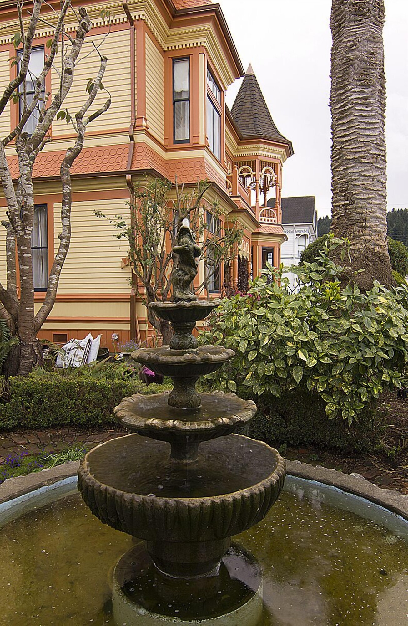 gingerbread mansion inn