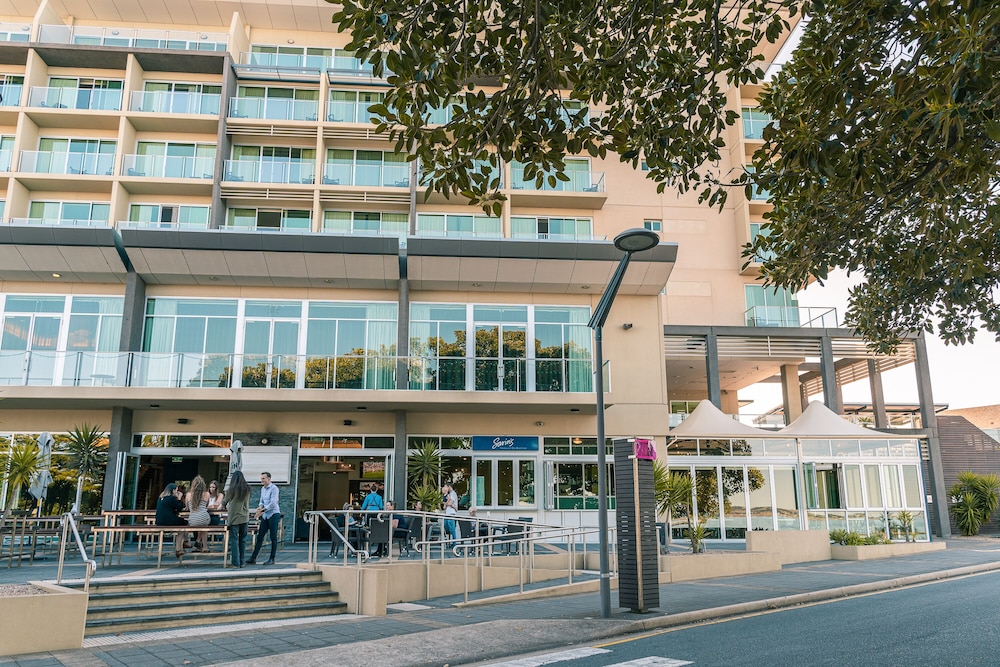 the port lincoln hotel
