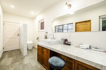 Antiques Inuyama,,3 star