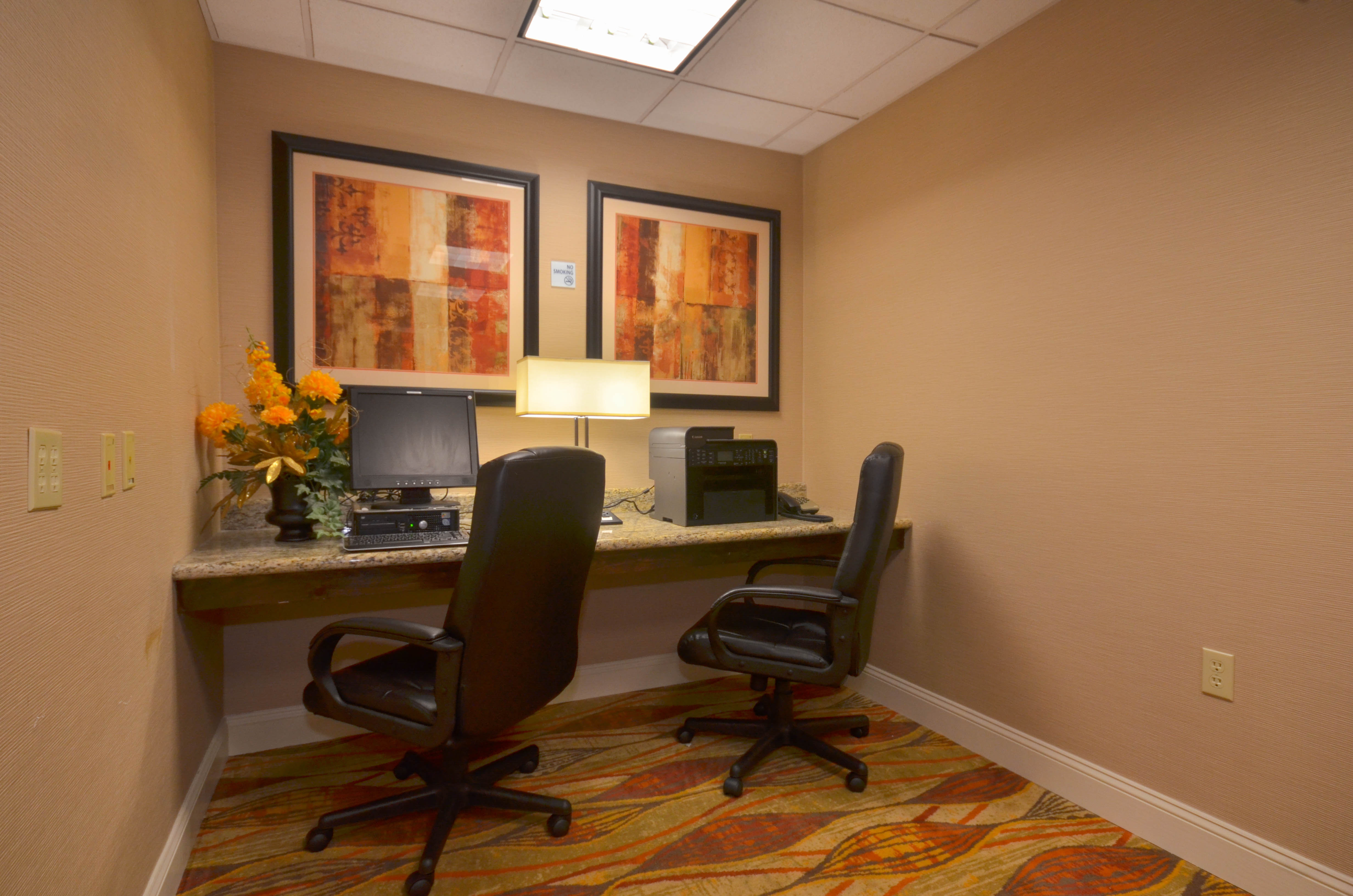 holiday inn express and suites pine bluff pines ma