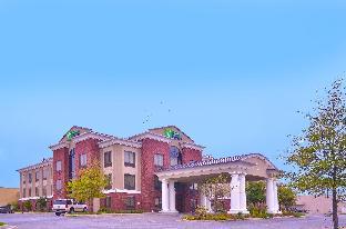 holiday inn express and suites pine bluff pines ma