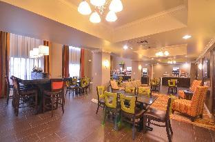 holiday inn express and suites pine bluff pines ma