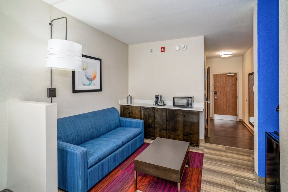 holiday inn express and suites winona north by ihg