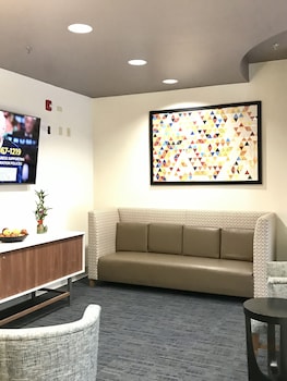Holiday Inn Express And Suites Winona North By Ihg,Grenada>>Greenwood,3 star