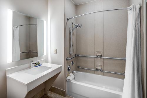 holiday inn express and suites winona north by ihg