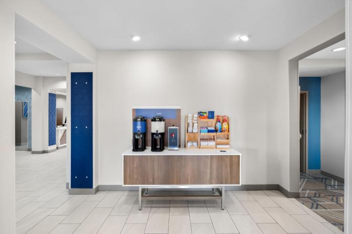 holiday inn express and suites morrilton by ihg