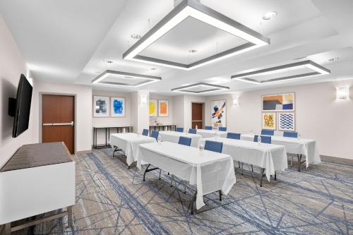 holiday inn express and suites morrilton by ihg