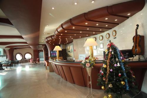 mountains and ocean sports hotel