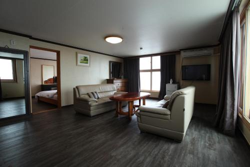 mountains and ocean sports hotel