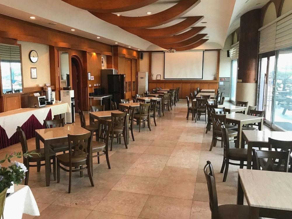 mountains and ocean sports hotel