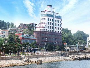 mountains and ocean sports hotel