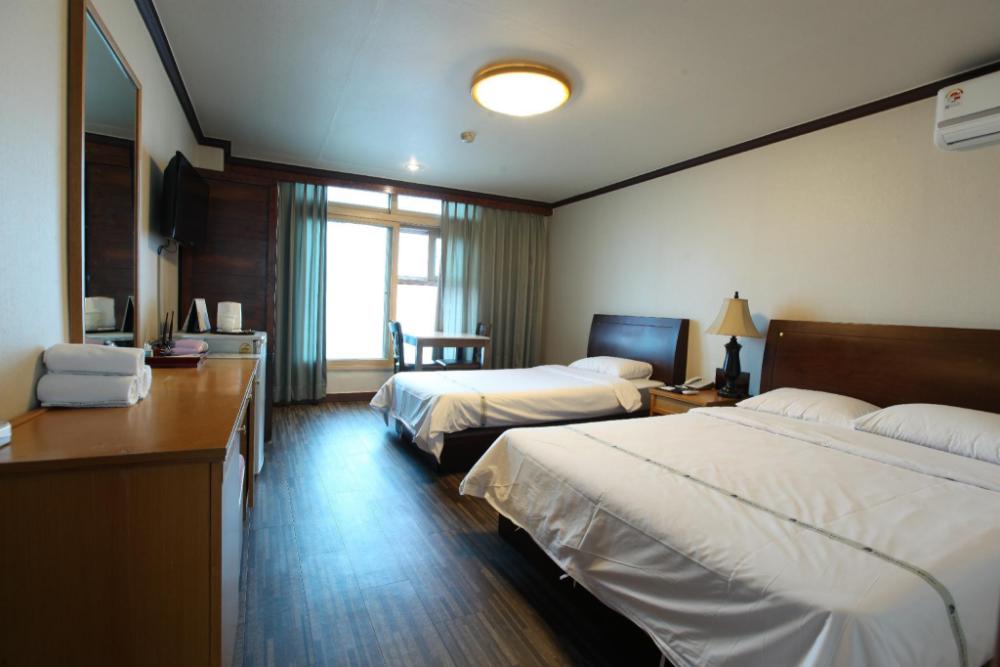 mountains and ocean sports hotel