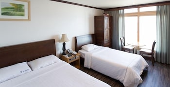 mountains and ocean sports hotel