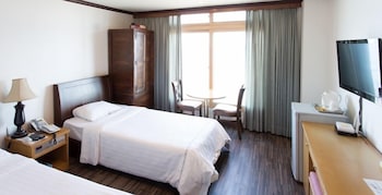 mountains and ocean sports hotel