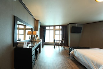 mountains and ocean sports hotel