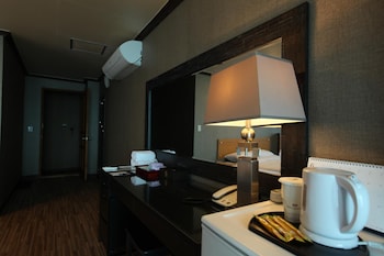 mountains and ocean sports hotel